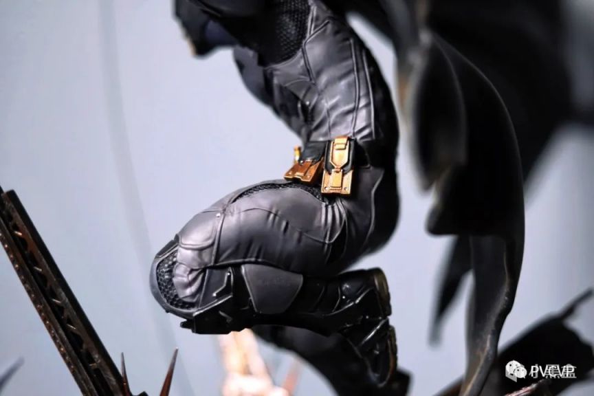 【蝙蝠俠：阿卡姆騎士】聖誕開箱了《阿卡姆》系列遊戲授權的這個蝙蝠俠雕像，感受了一下高性價比！-第52張