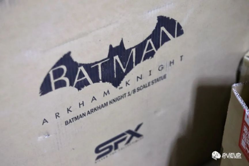 【蝙蝠俠：阿卡姆騎士】聖誕開箱了《阿卡姆》系列遊戲授權的這個蝙蝠俠雕像，感受了一下高性價比！-第6張