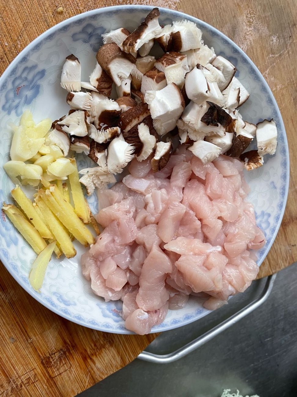 【小饭盒】今儿吃啥之红油鸡丁米线-第2张