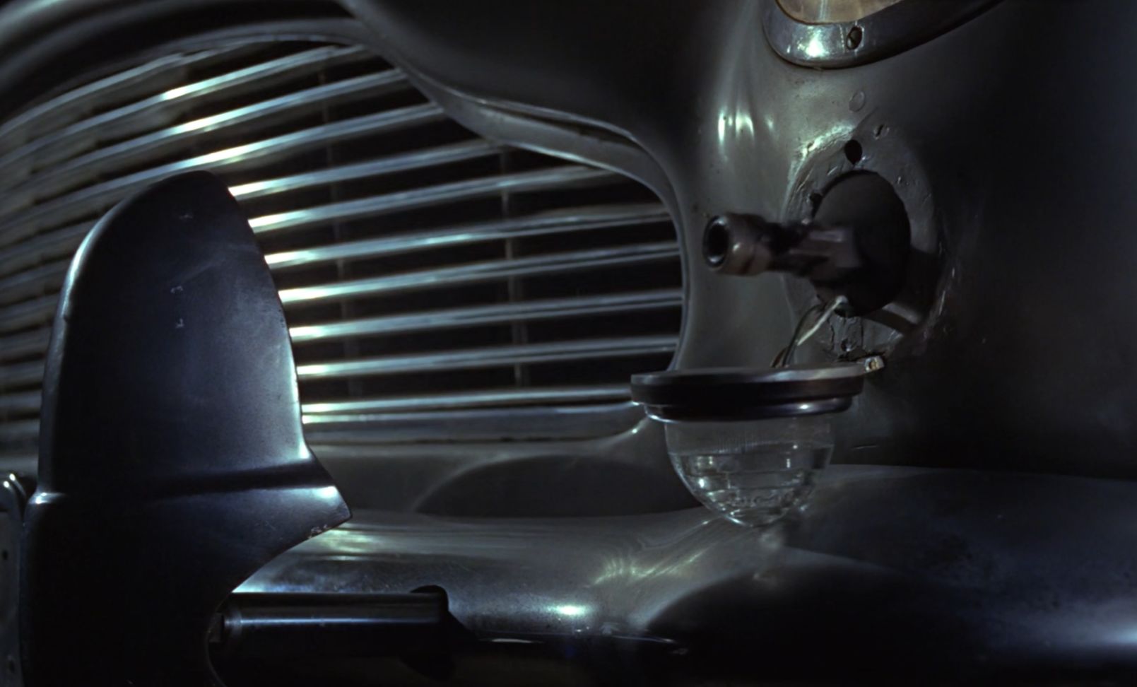 《007》中的经典座驾3  阿斯顿马丁DB5-第5张