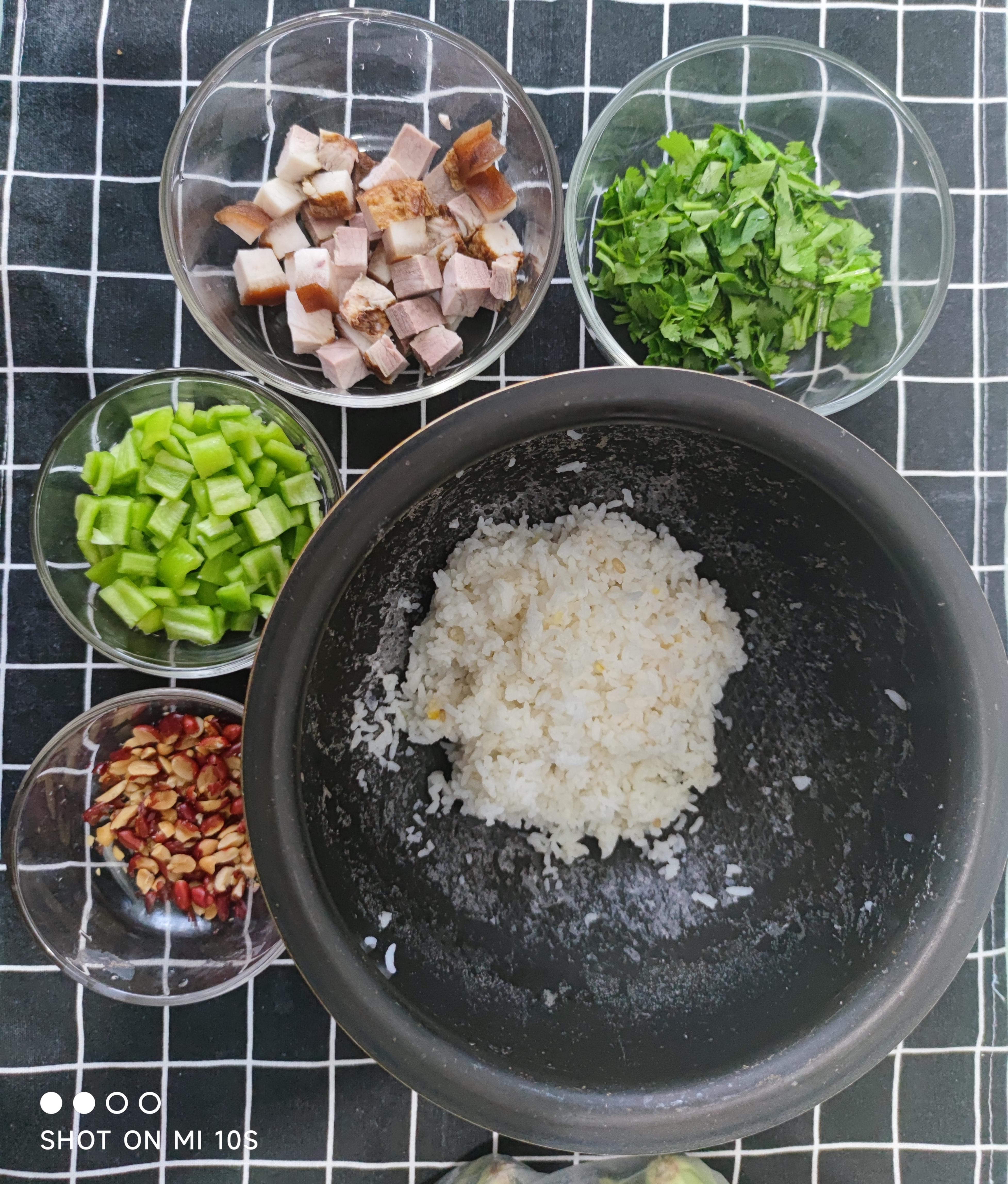 【小饭盒】米饭两种神仙吃法  焖&拌-第5张