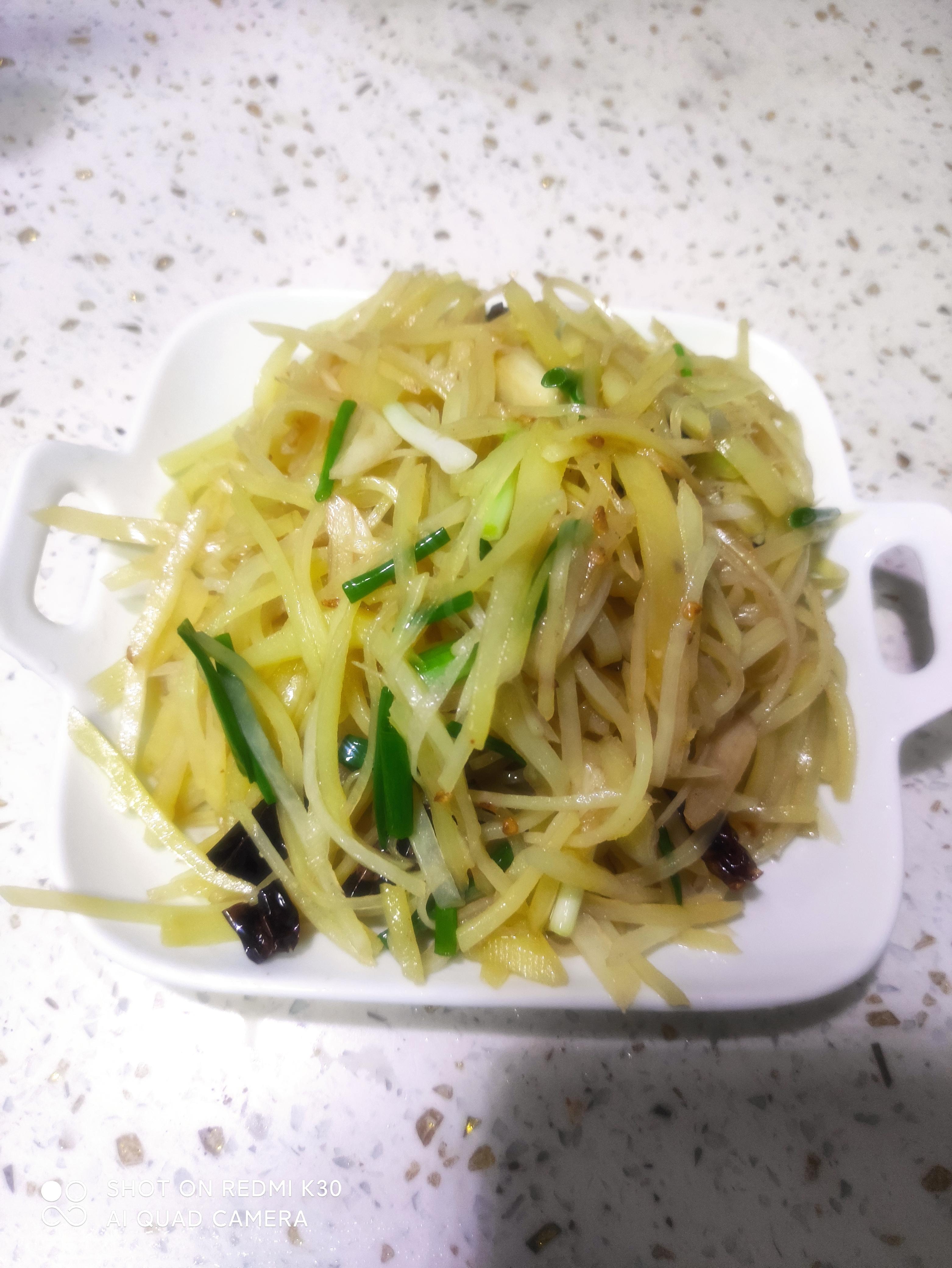 【小饭盒】不粘锅的土豆丝-第0张