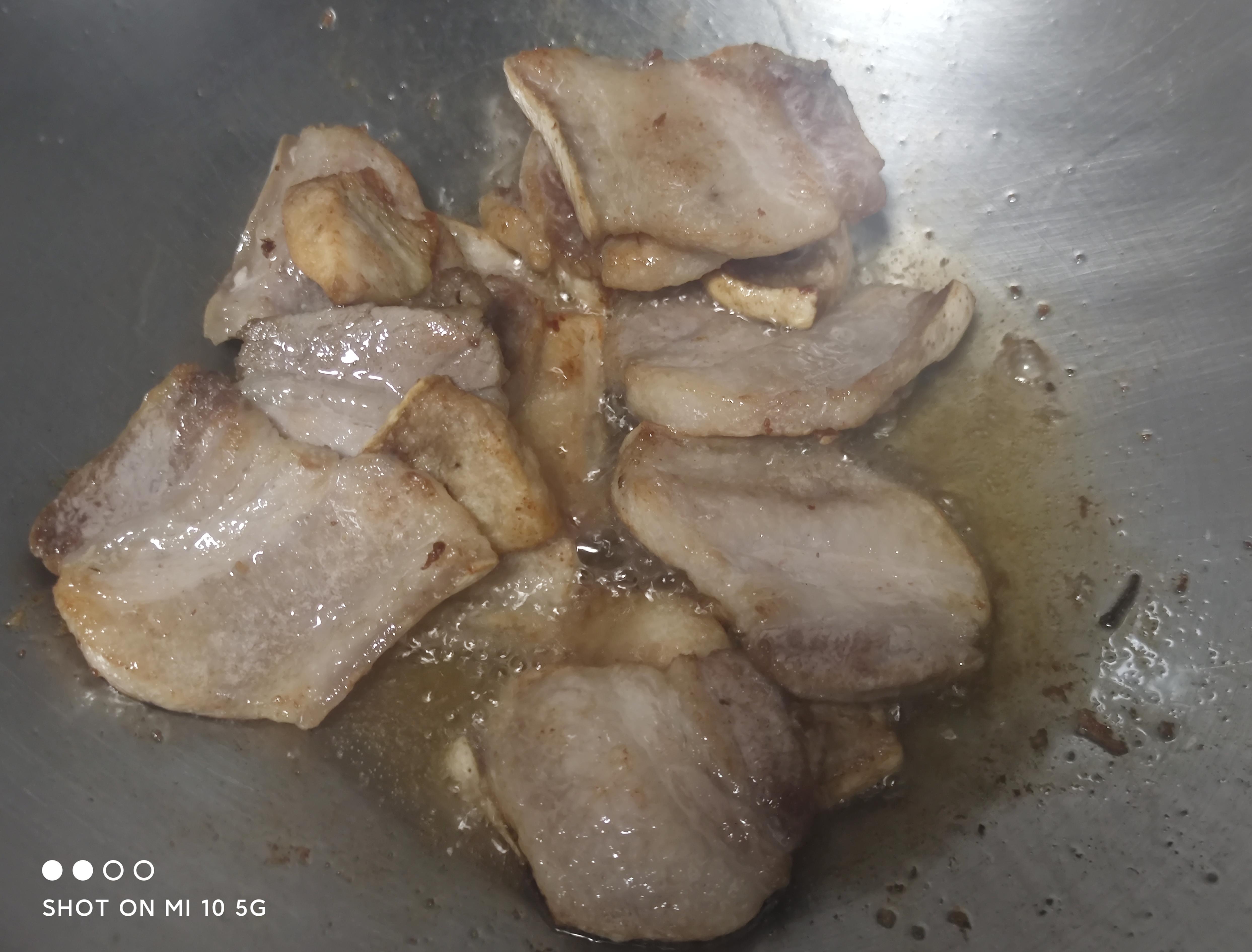 【小飯盒】蒜頭春的美食分享《五花肉豆角燜面》-第4張