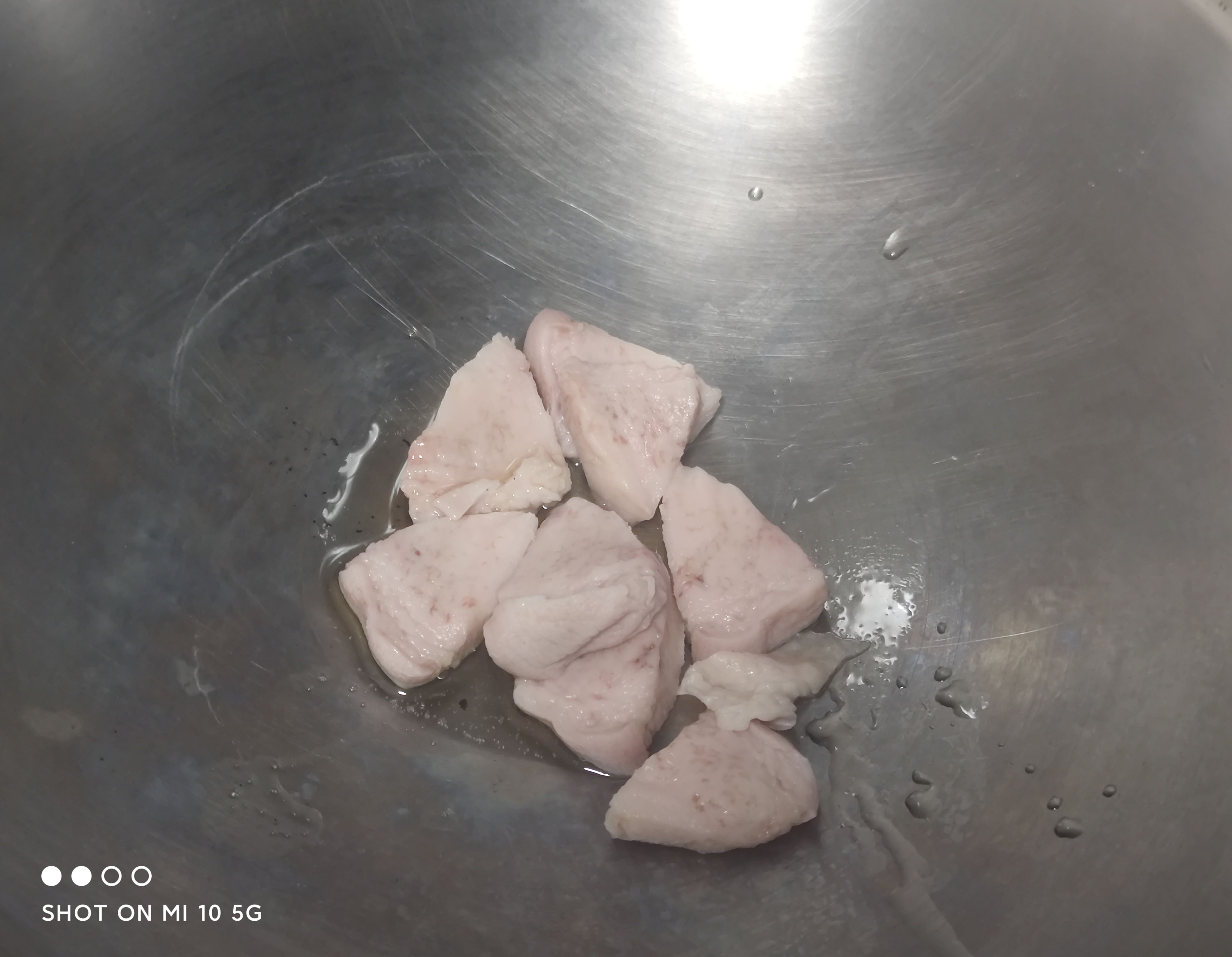 【小飯盒】蒜頭春的美食分享《五花肉豆角燜面》-第2張