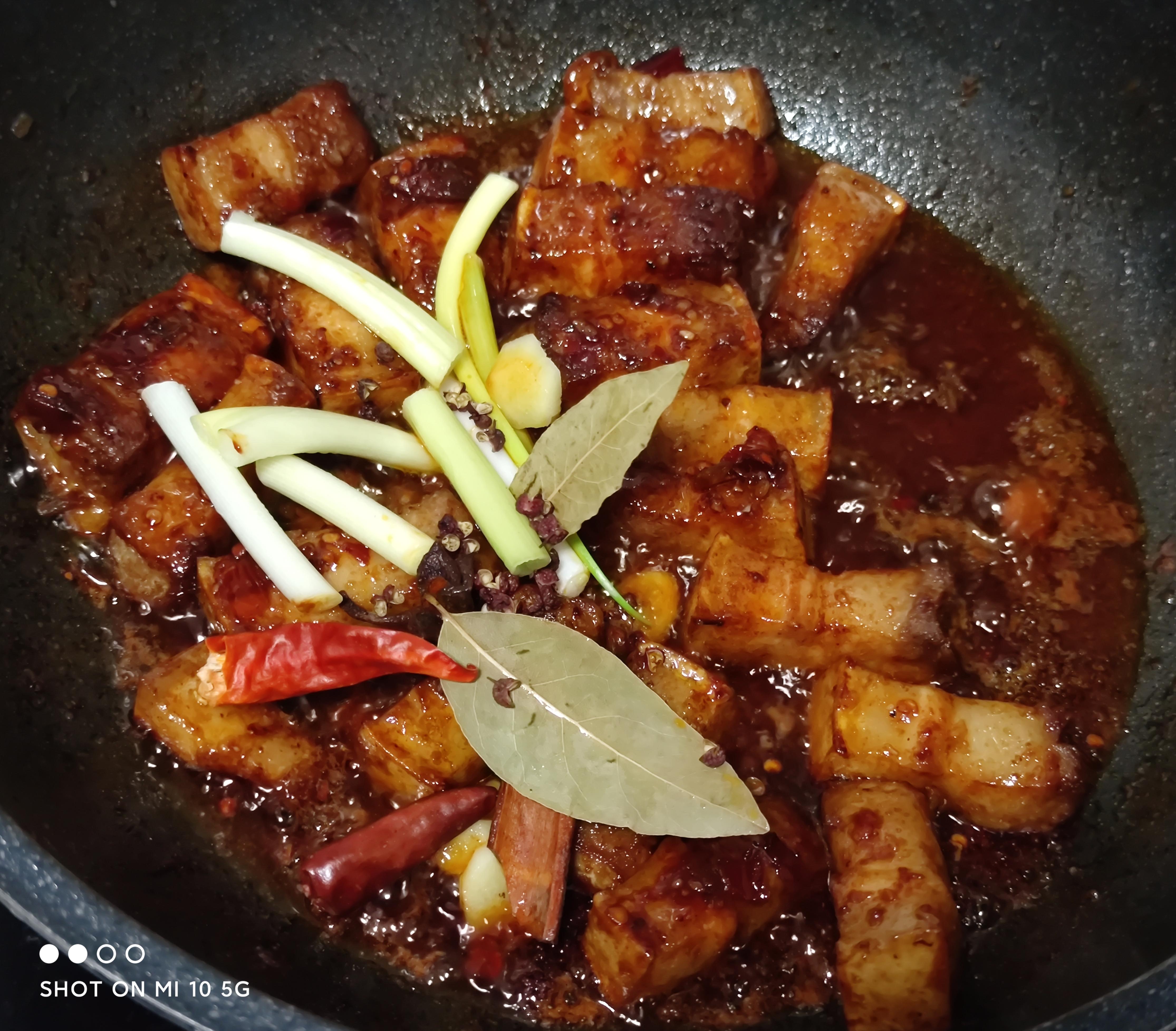 【小飯盒】蒜頭春的美食分享《川式紅燒肉》-第8張