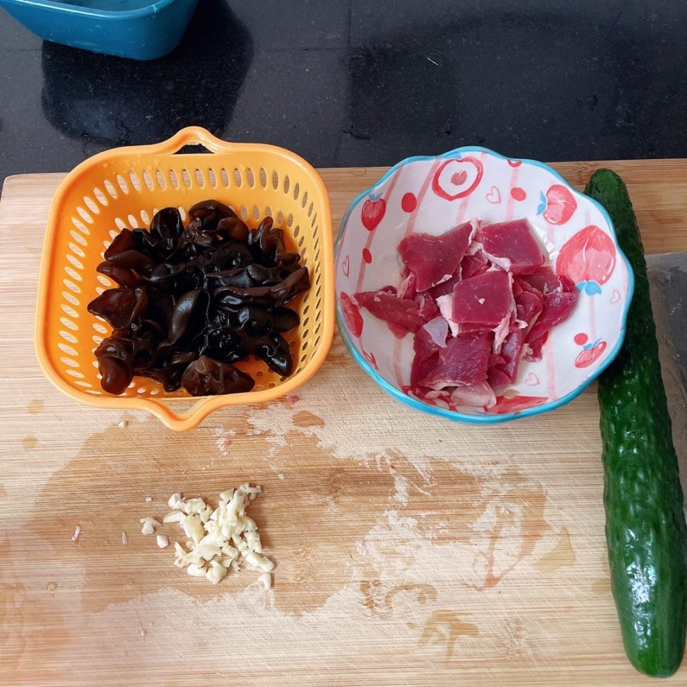 【小飯盒】特簡單家常菜黃瓜木耳肉片