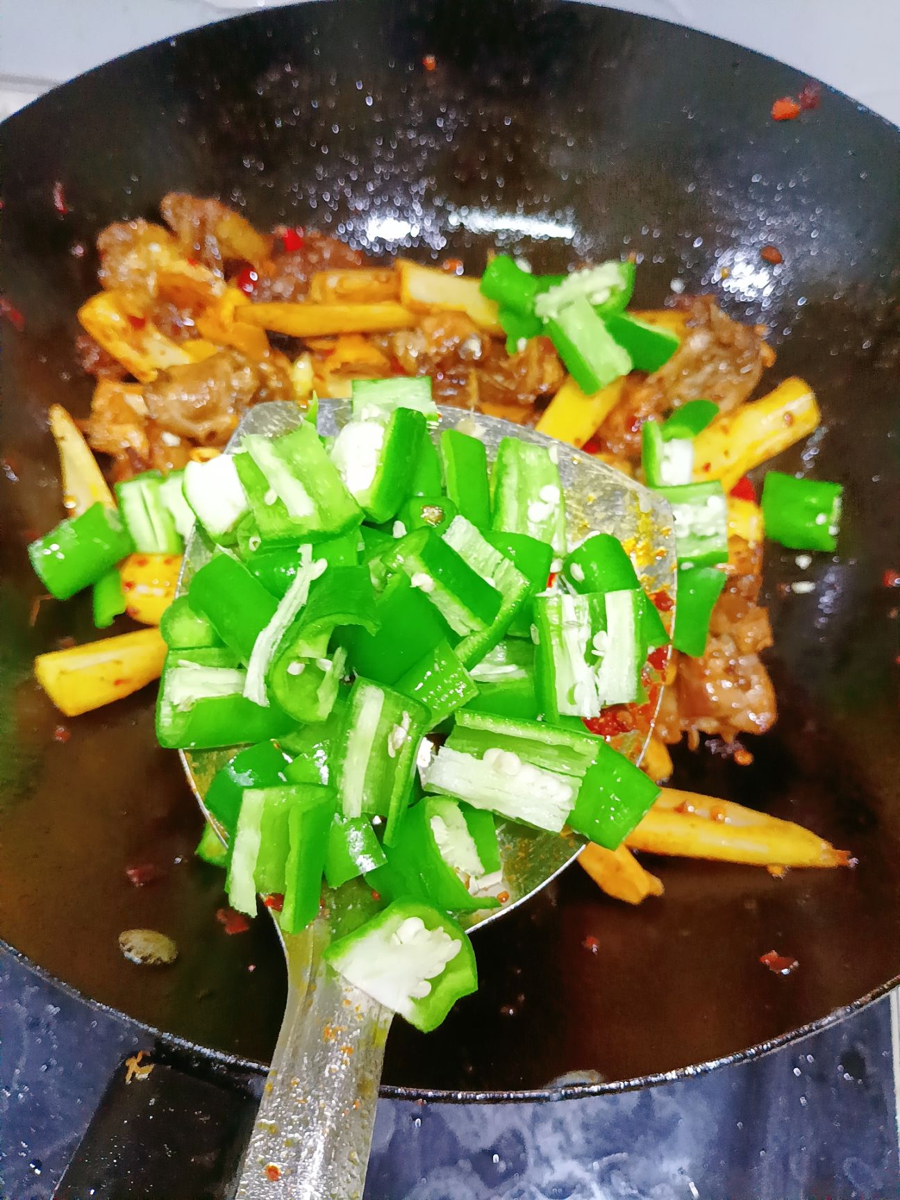 【球盟会】老妈友情赞助半只鸡 干锅鸡