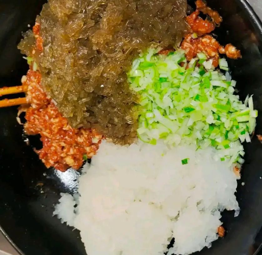 【小饭盒】立冬！长江以北的人们必吃的一种面食：越吃越香，好吃不如饺子-第2张