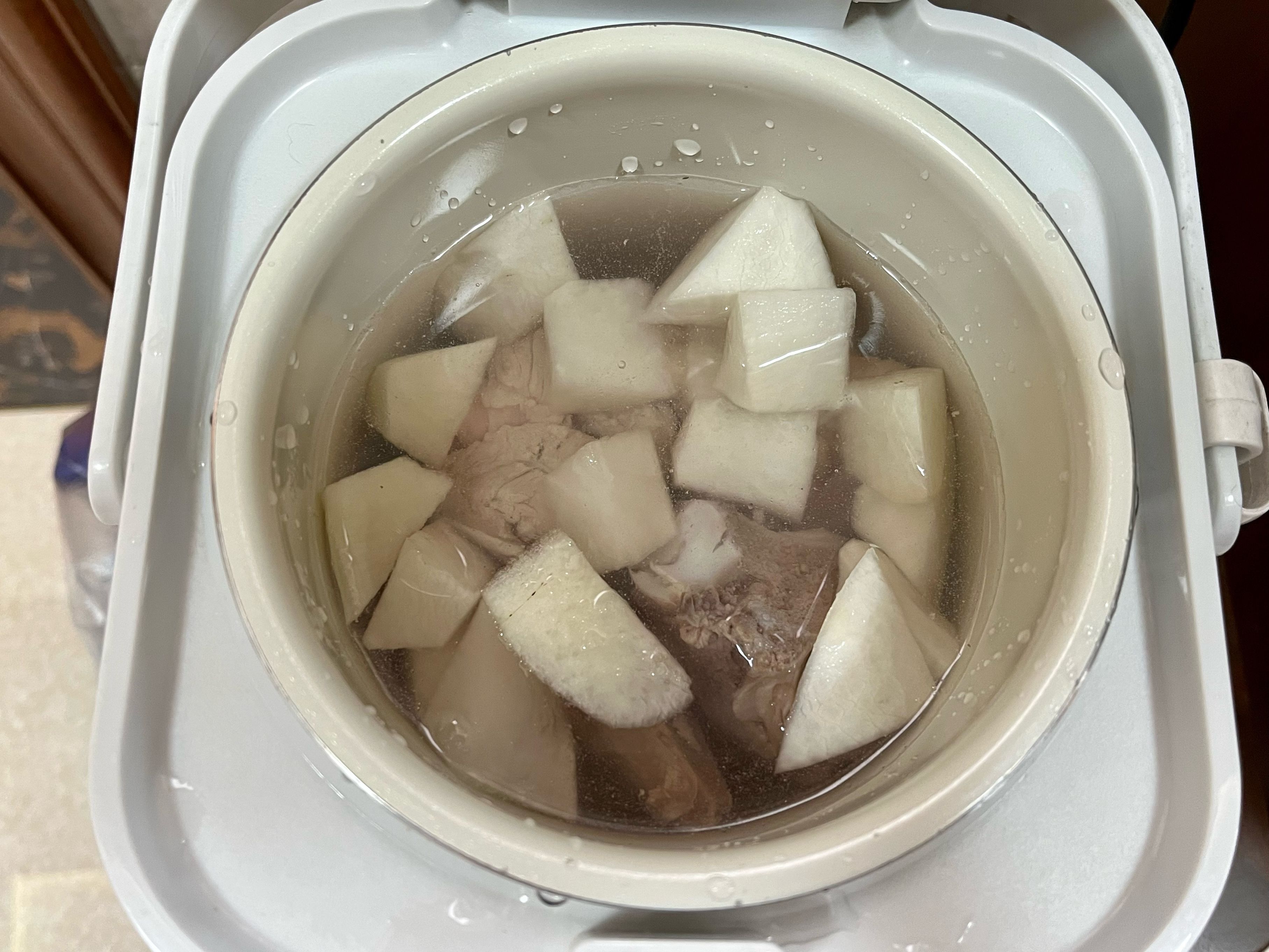 【蘿蔔排骨湯】下雪天適合來碗熱湯-第1張