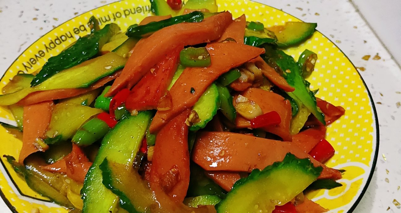 小时候最爱的菜 火腿肠炒黄瓜