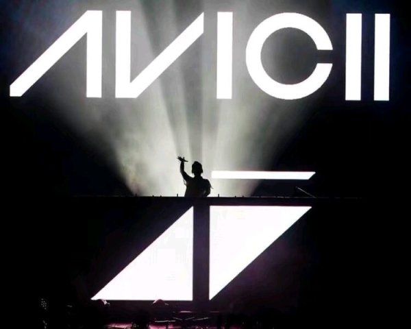 【PC游戏】且随电音悦动，畅游光影宇宙--Avicii invector