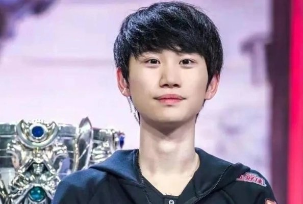【英雄联盟】Doinb直播：Lwx的问题是懒，要有人在背后盯他-第0张