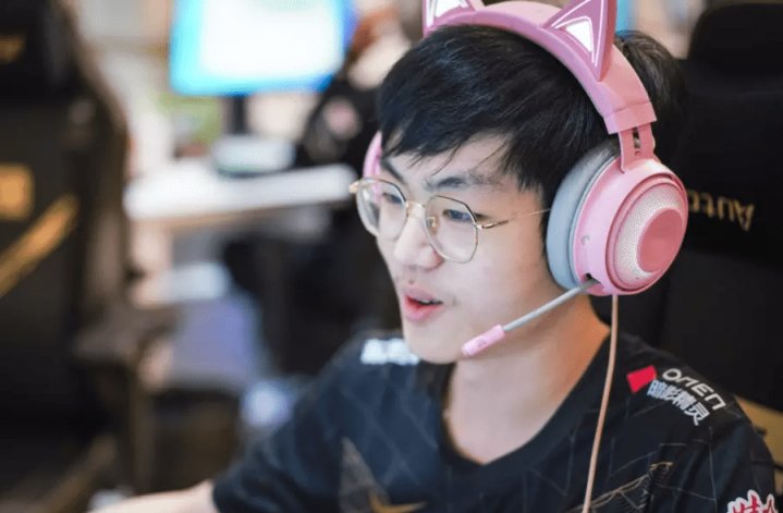 【英雄联盟】Doinb直播：Lwx的问题是懒，要有人在背后盯他-第1张