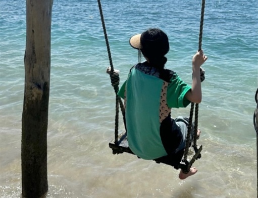 【英雄联盟】阿水这是去巴厘岛练摄影了？在海里一把搂过55的腰，粉丝直呼太甜-第3张