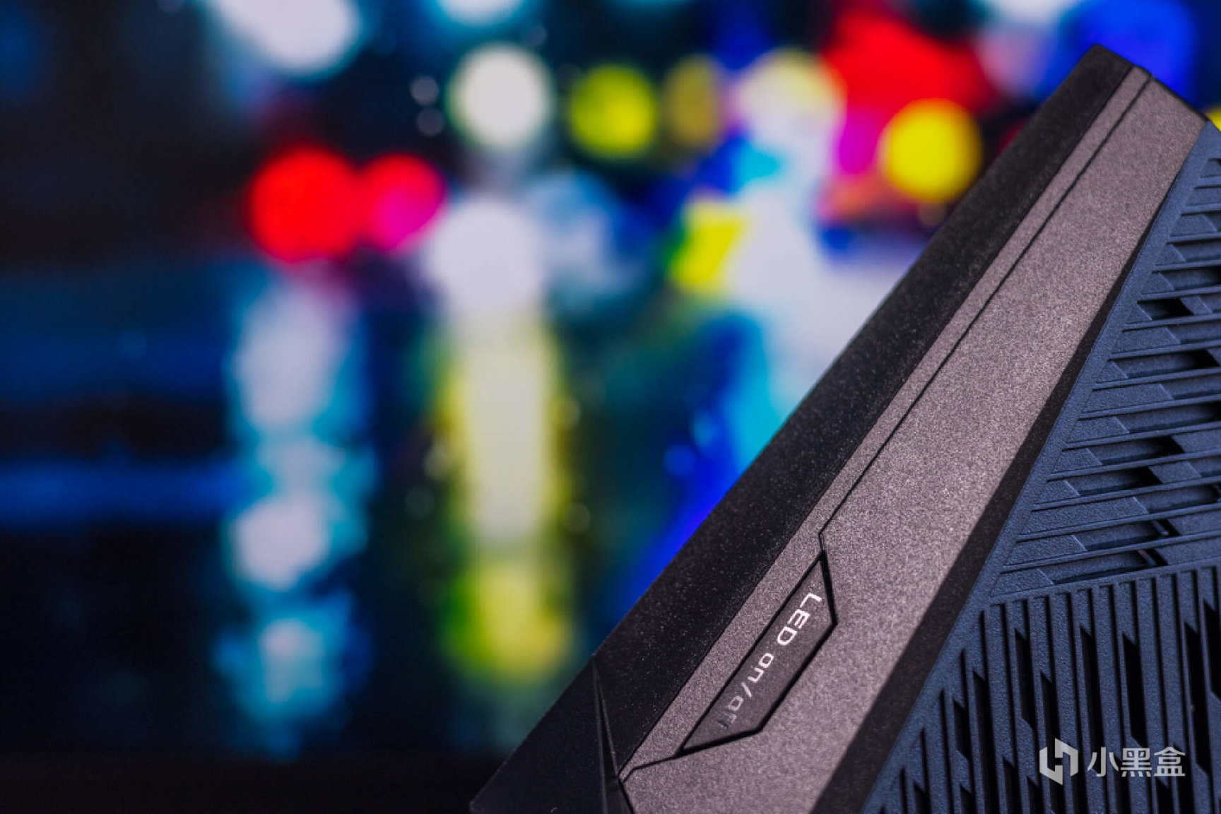 白色主机构建:13代酷睿＋索泰RTX 4070 欧泊白打造Dream PC之旅