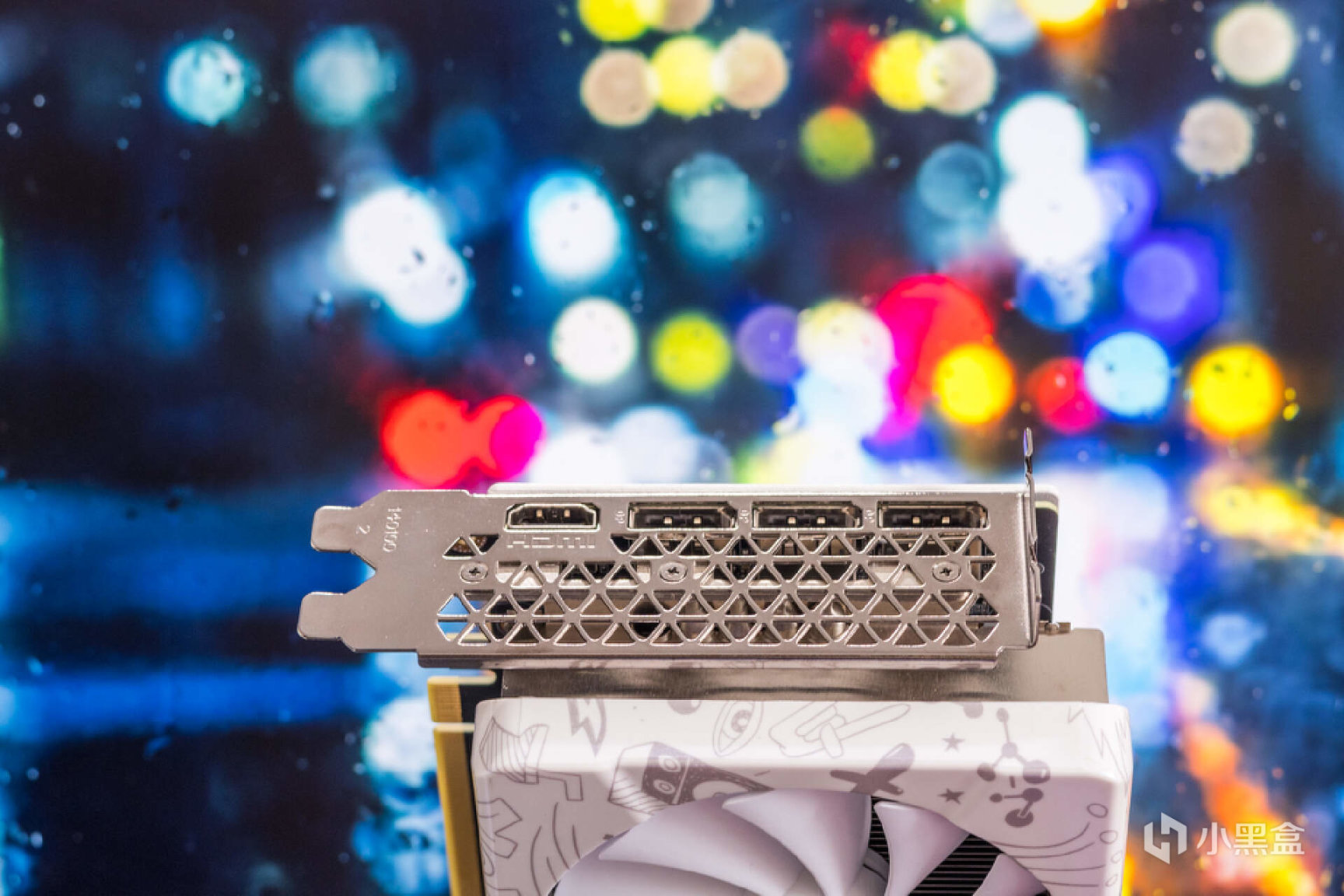 白色主机构建:13代酷睿＋索泰RTX 4070 欧泊白打造Dream PC之旅