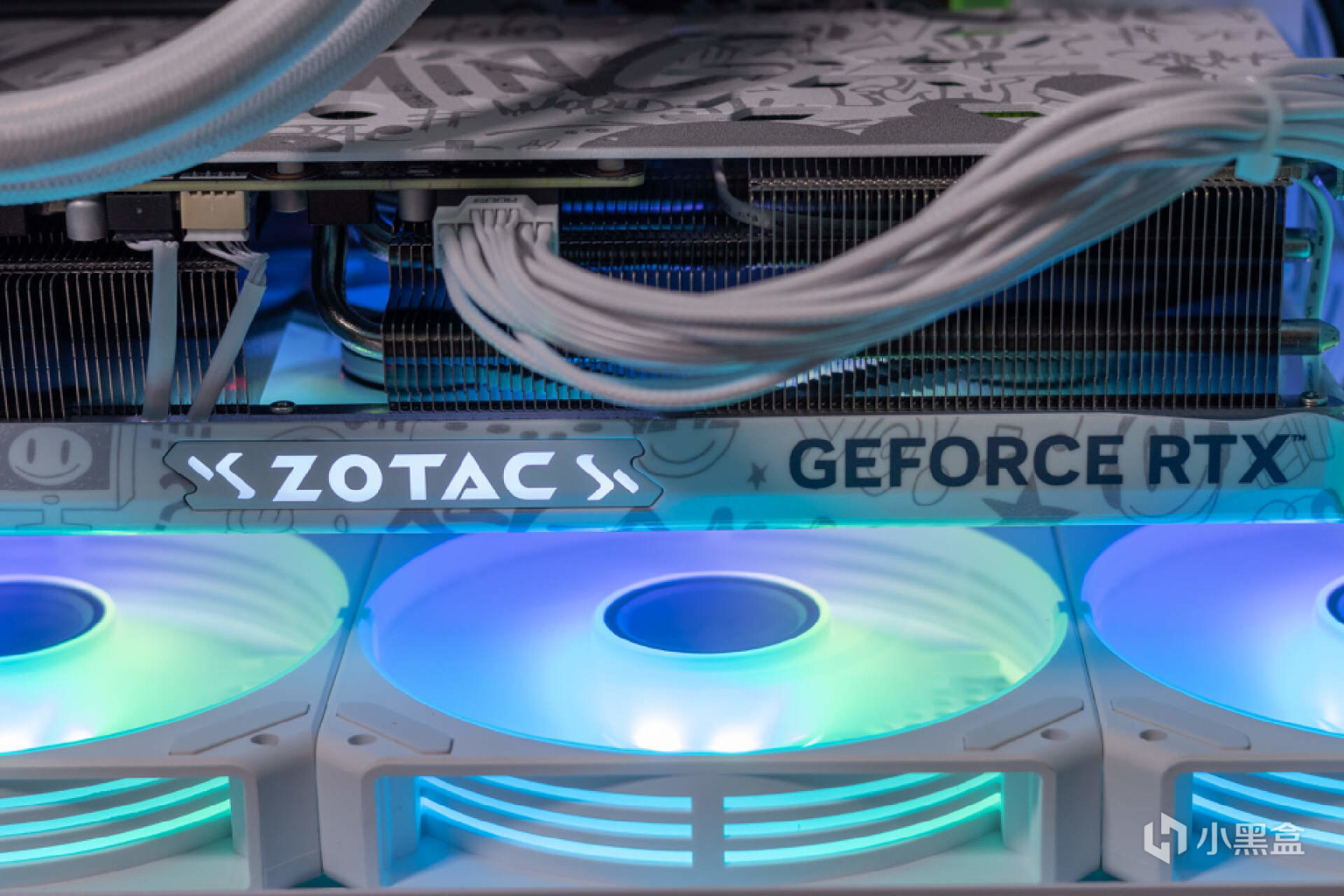 白色主机构建:13代酷睿＋索泰RTX 4070 欧泊白打造Dream PC之旅