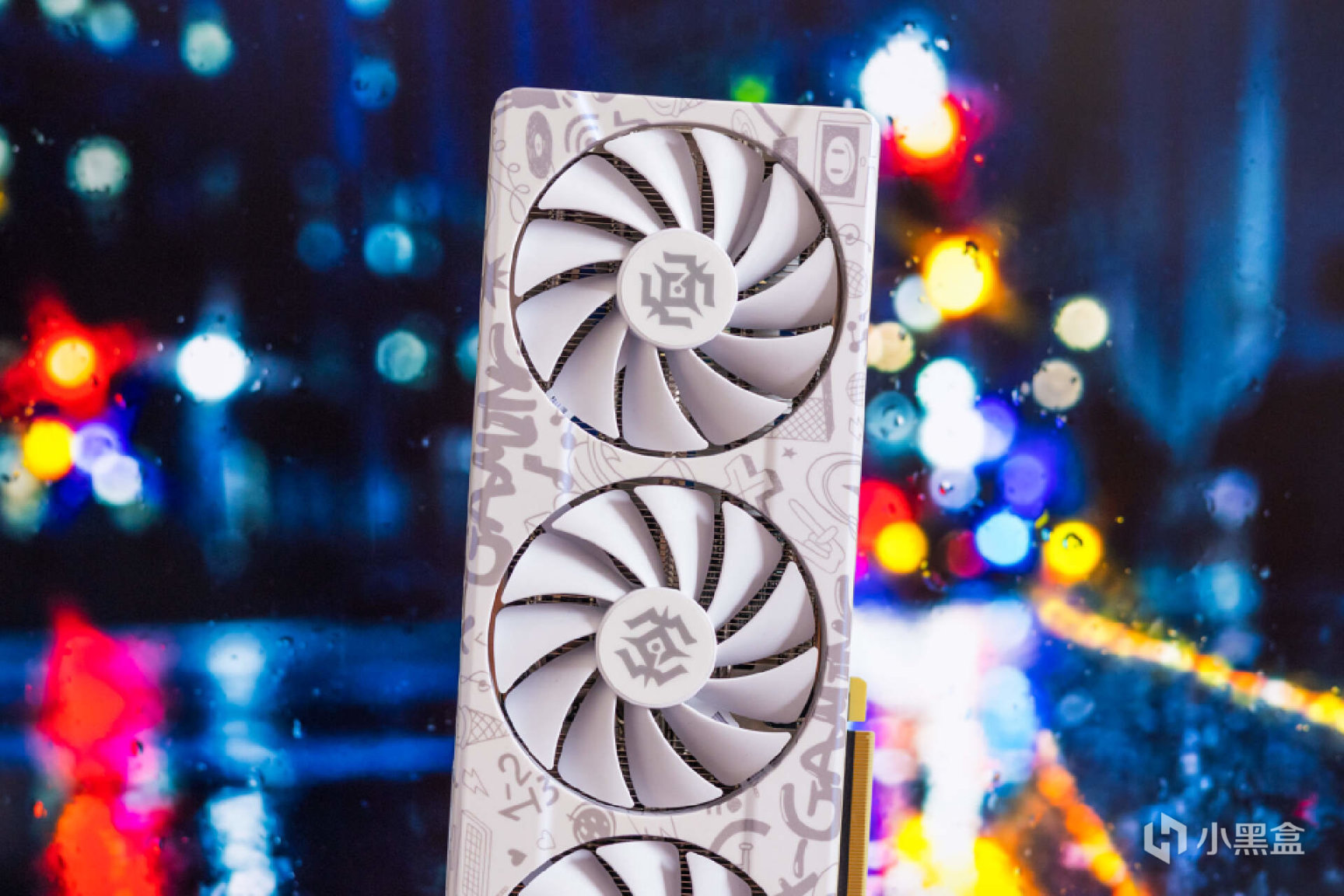 白色主机构建:13代酷睿＋索泰RTX 4070 欧泊白打造Dream PC之旅