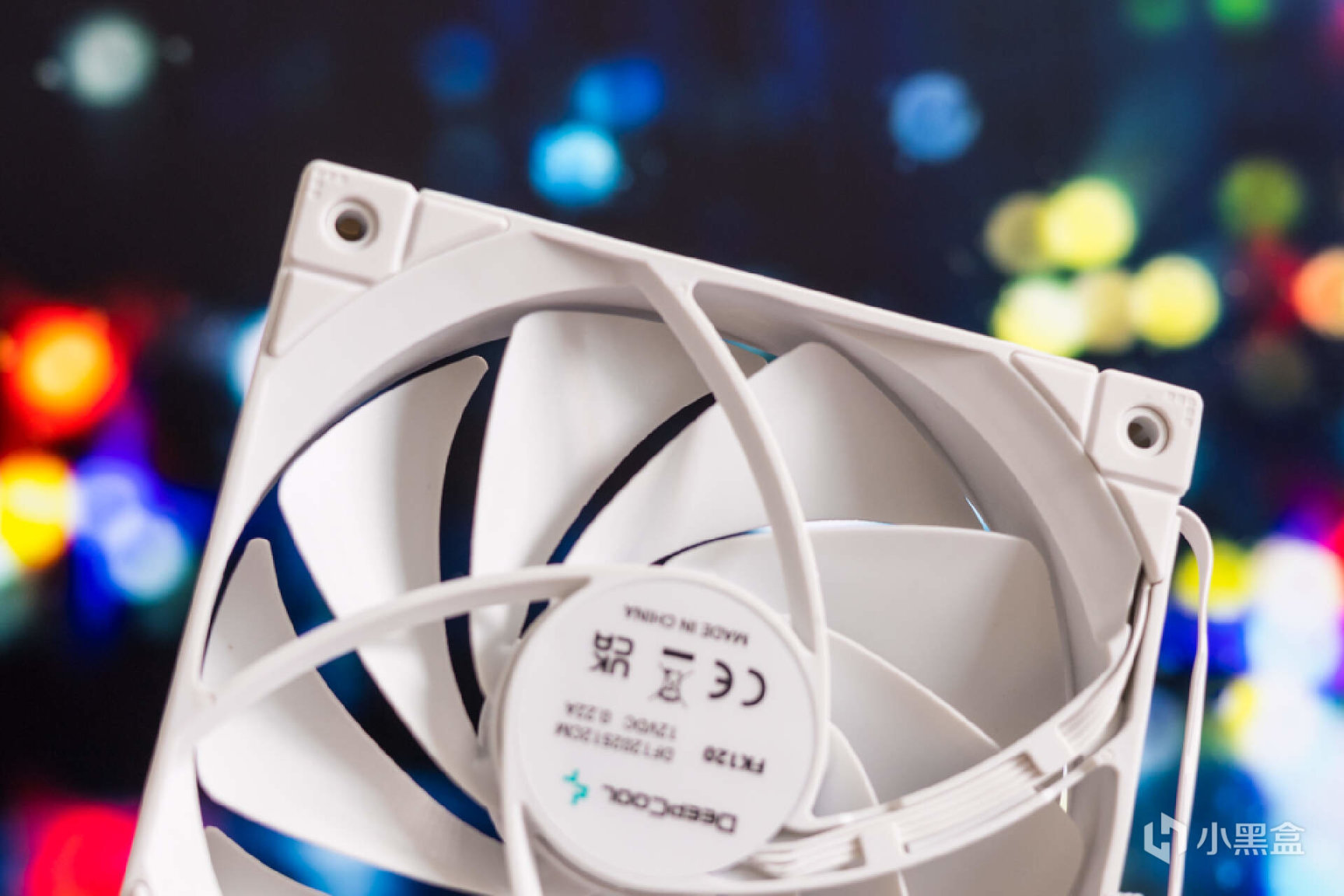 白色主机构建:13代酷睿＋索泰RTX 4070 欧泊白打造Dream PC之旅