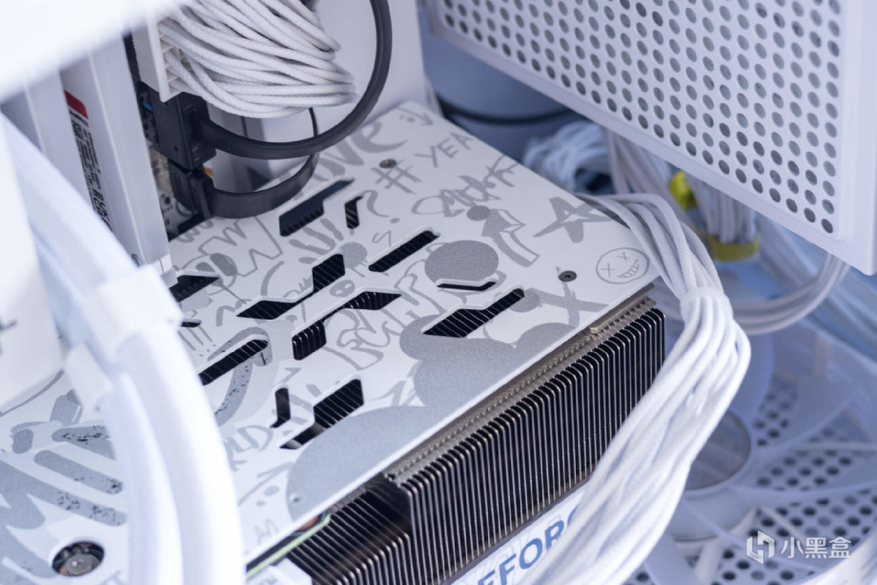 白色主机构建:13代酷睿＋索泰RTX 4070 欧泊白打造Dream PC之旅