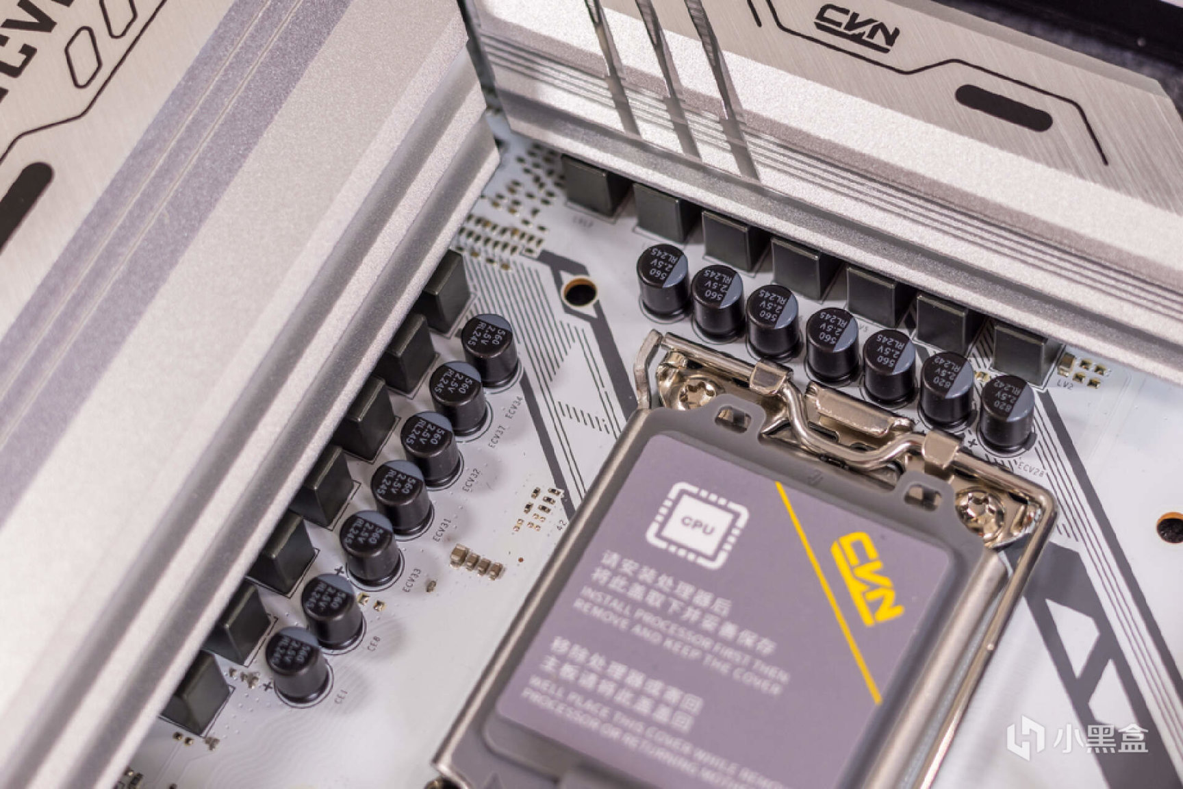 白色主机构建:13代酷睿＋索泰RTX 4070 欧泊白打造Dream PC之旅