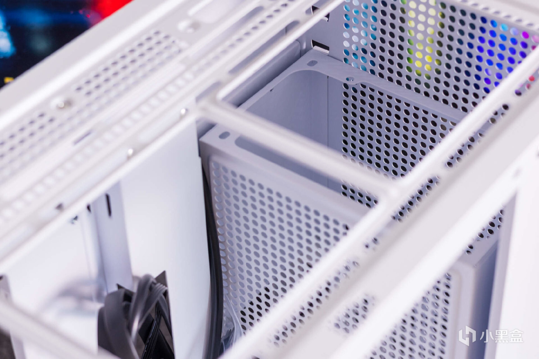 白色主机构建:13代酷睿＋索泰RTX 4070 欧泊白打造Dream PC之旅