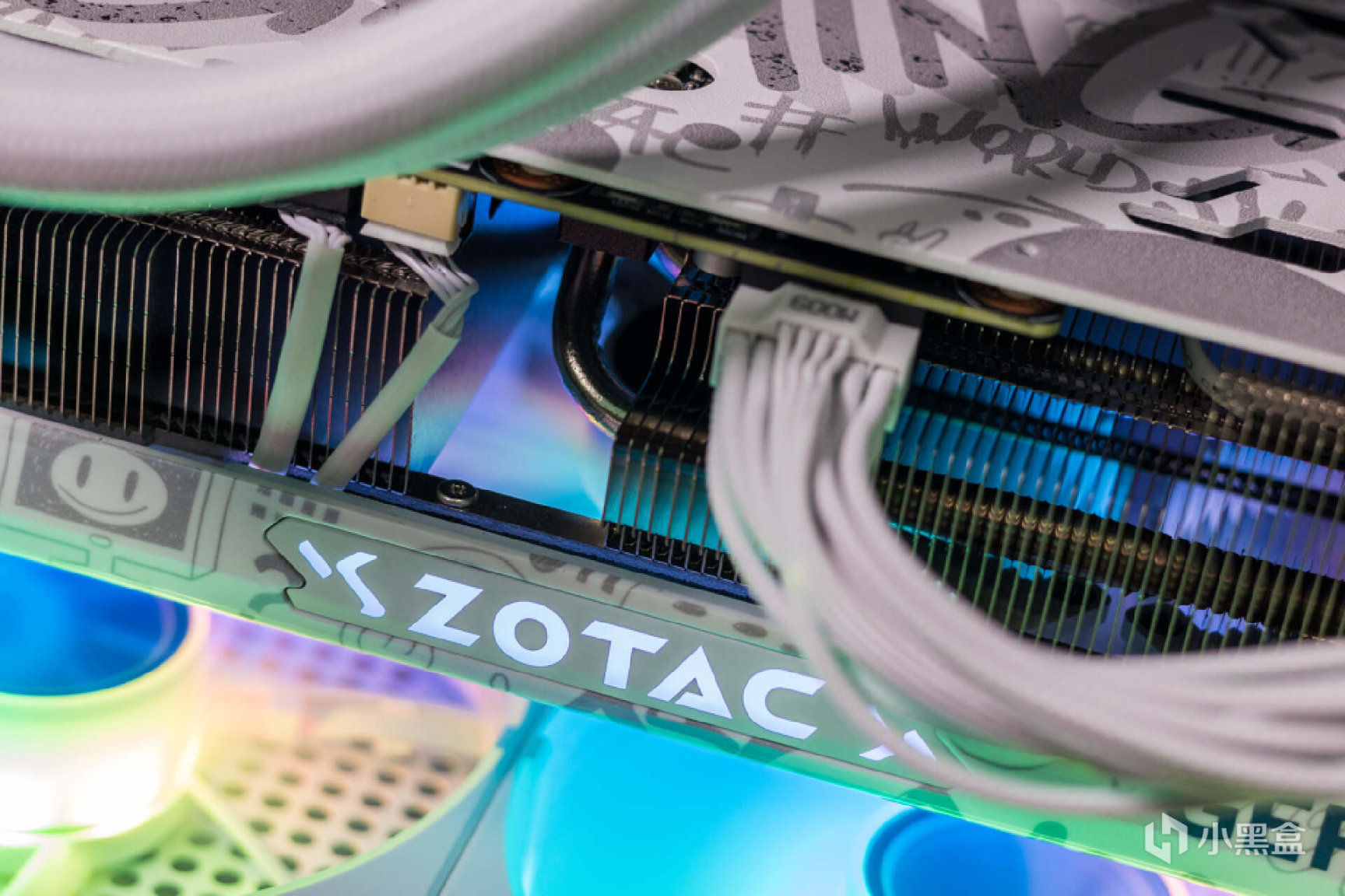 白色主机构建:13代酷睿＋索泰RTX 4070 欧泊白打造Dream PC之旅