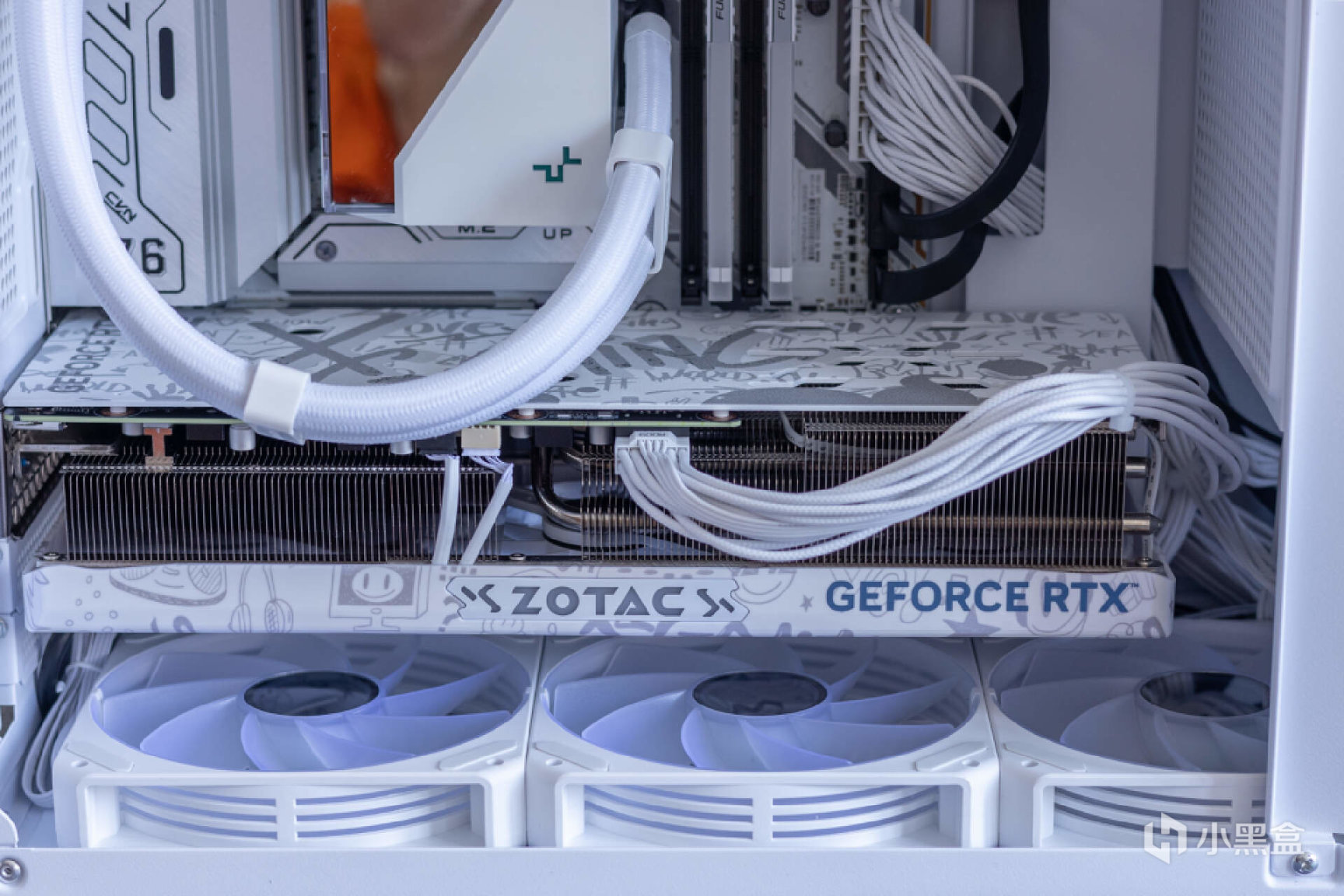 白色主机构建:13代酷睿＋索泰RTX 4070 欧泊白打造Dream PC之旅