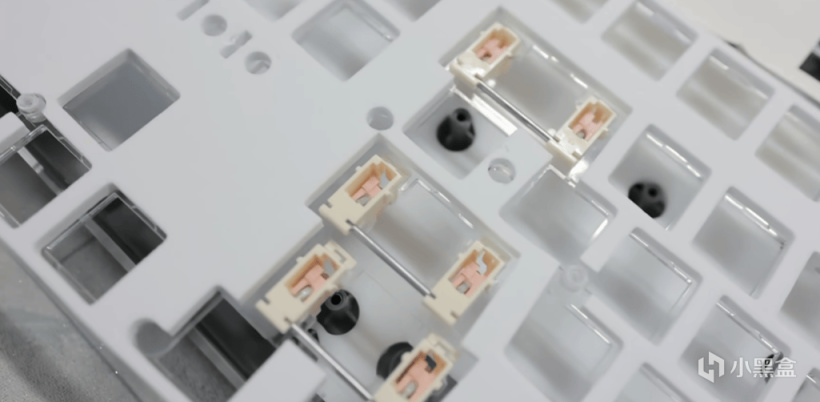 稀有物种！三文治+3模热插拔+彩屏，狼途LT104会是104新卷王吗？