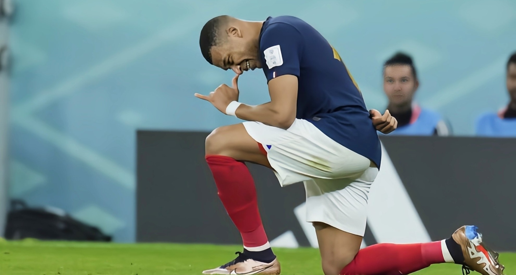 姆巴佩家人准备接受7亿欧元年薪！