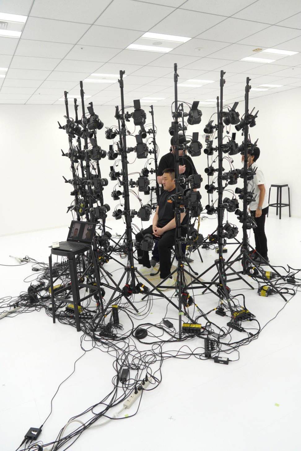 韩国知名演员马东锡参观小岛秀夫工作室