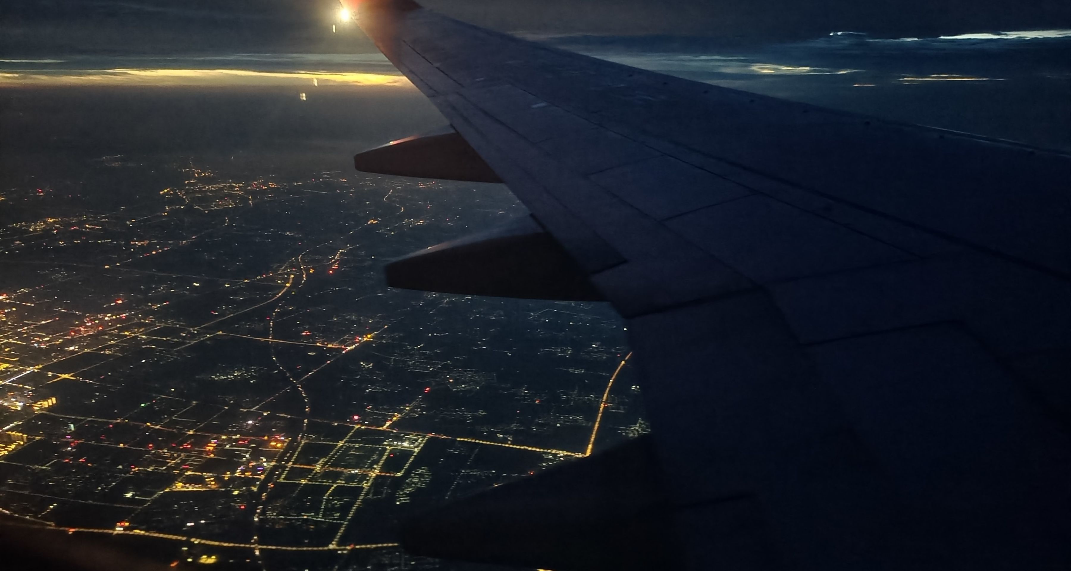 日落飞锦绣长河，天地壮我行色