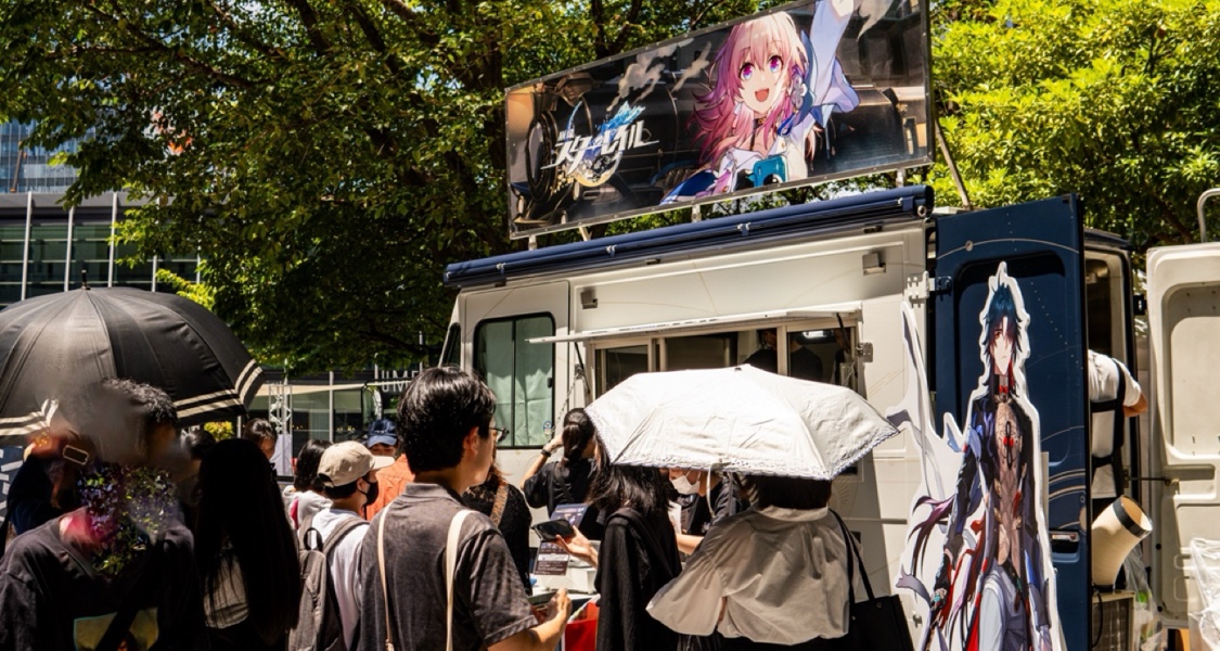 米哈游 星穹铁道快闪店火爆日本 开售即售完 说好没人玩？