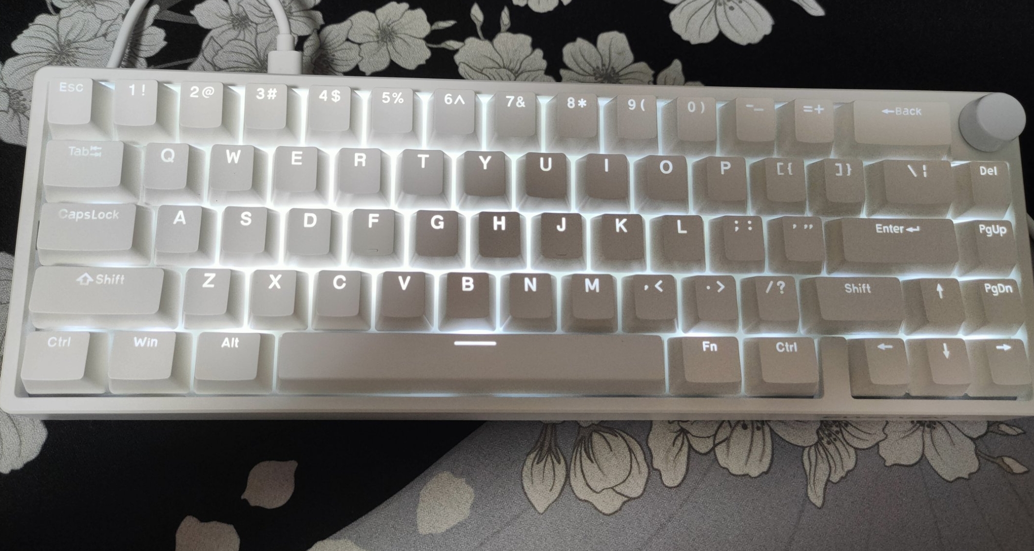 89拿下帶旋鈕鍵盤???並且3mm延遲?！