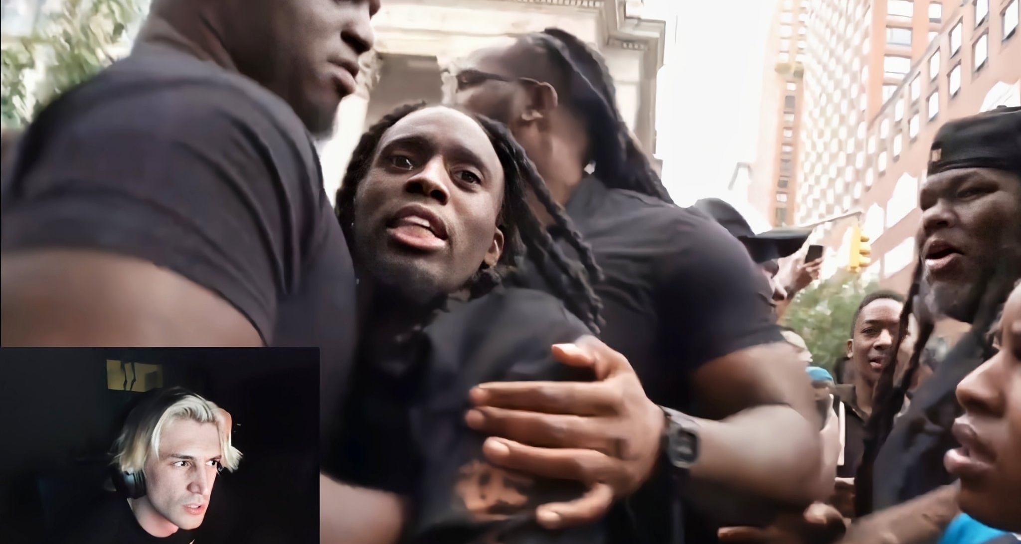 國外網紅主播送250臺PS5引發混亂遭逮捕