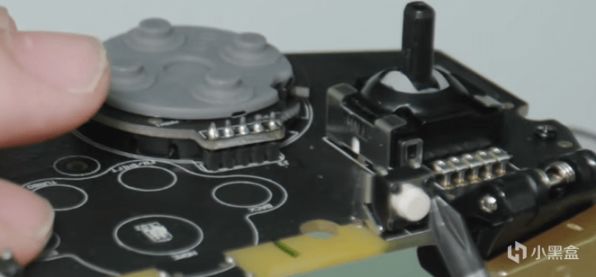 谁一直是手柄界的常青树？又有双霍尔新品？拆机详细测评！