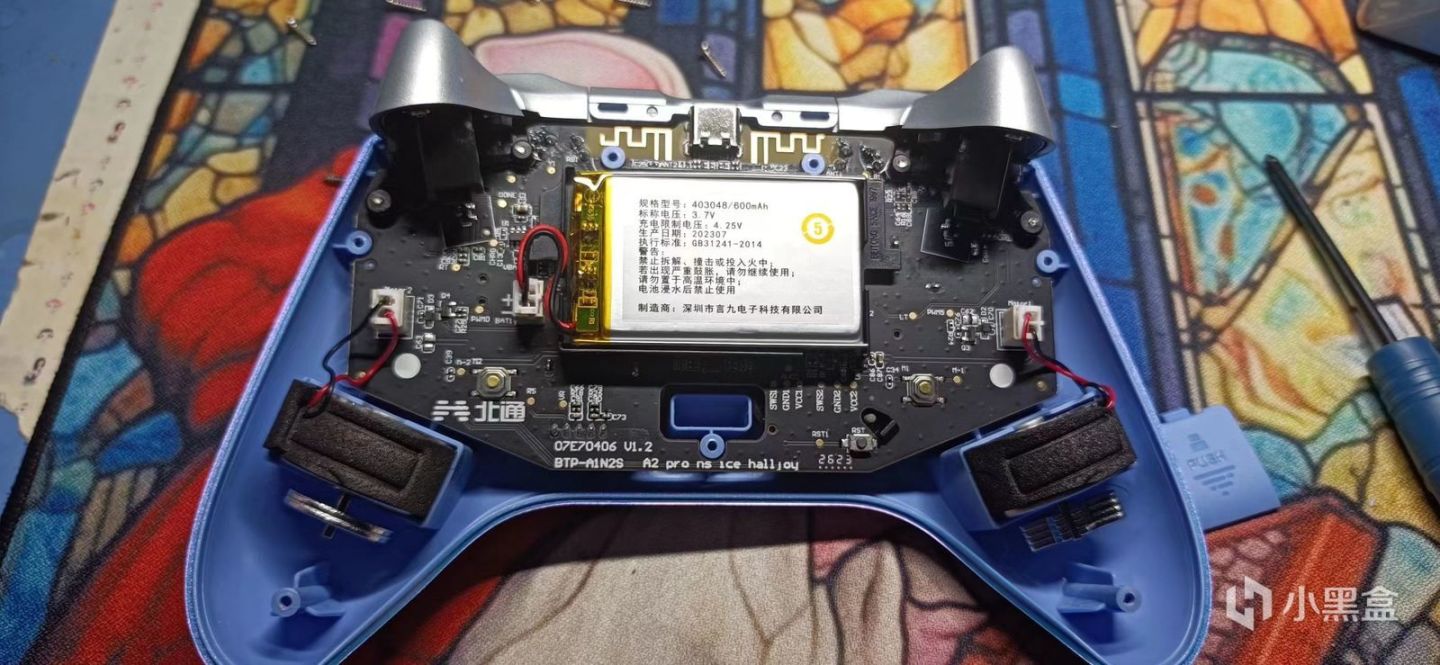 谁一直是手柄界的常青树？又有双霍尔新品？拆机详细测评！