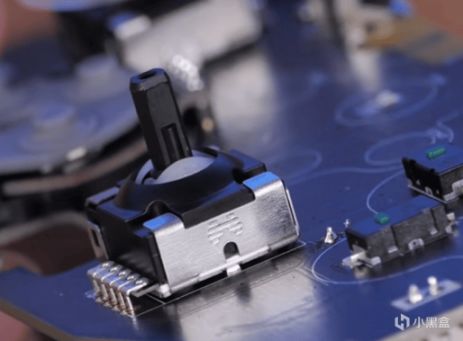 谁一直是手柄界的常青树？又有双霍尔新品？拆机详细测评！