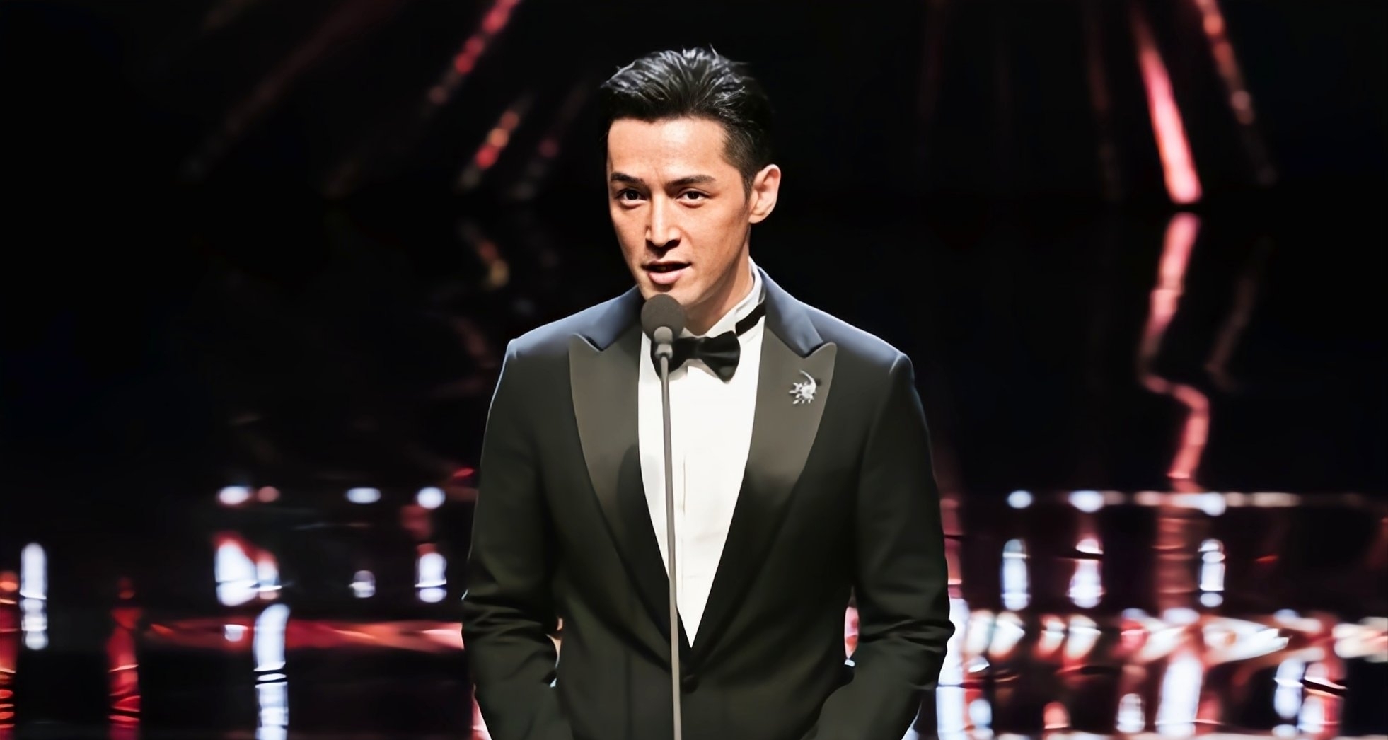 胡歌回应五年内不拍戏：内心有纠结