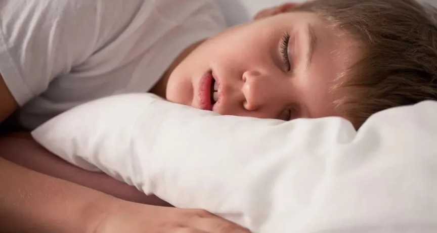 鼾聲如雷，宿舍又開始裝修了