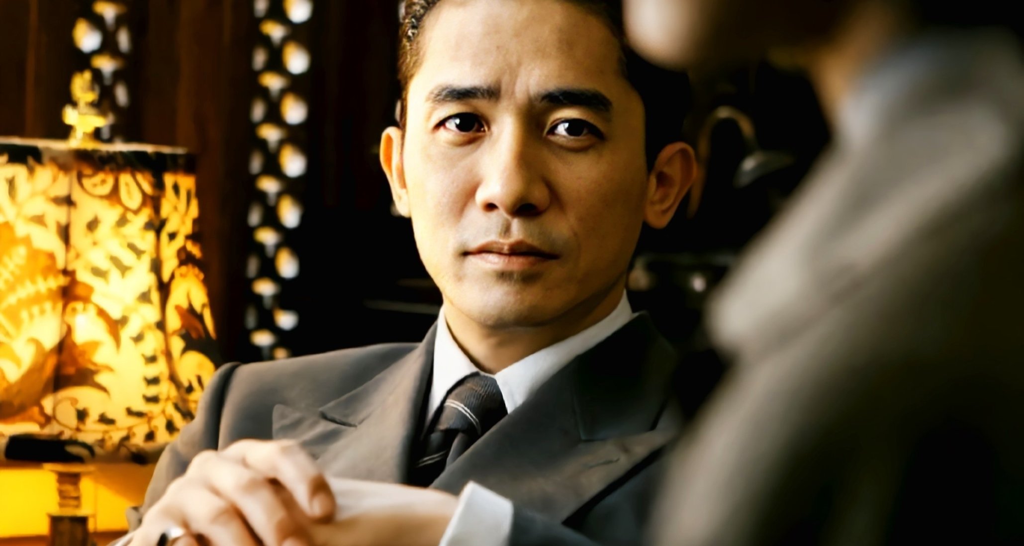 61歲的梁朝偉，在韓國依舊紅爲頂流