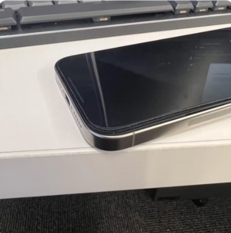 外网iPhone 15发生电池鼓包，用户呼吁苹果正视质量安全
