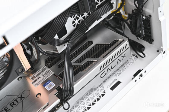 七彩虹 B760I+影驰 4070+海盗船 2000D AF RGB 装机展示