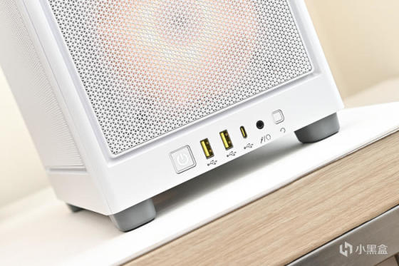 七彩虹 B760I+影驰 4070+海盗船 2000D AF RGB 装机展示