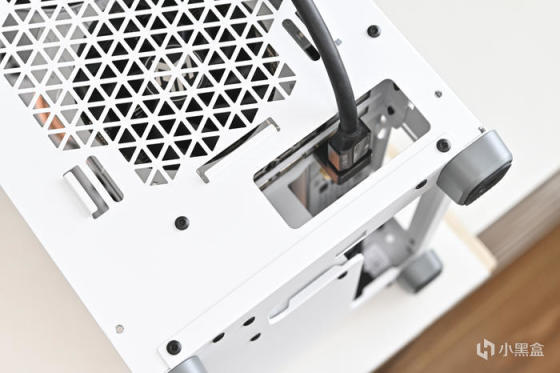 七彩虹 B760I+影驰 4070+海盗船 2000D AF RGB 装机展示