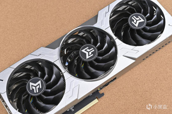 七彩虹 B760I+影驰 4070+海盗船 2000D AF RGB 装机展示