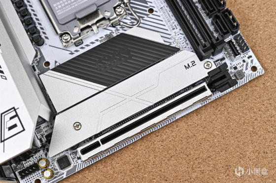 七彩虹 B760I+影驰 4070+海盗船 2000D AF RGB 装机展示