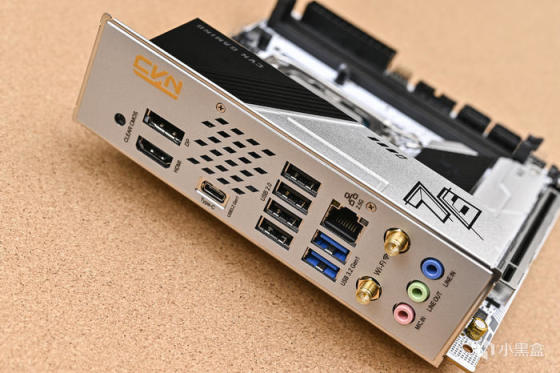 七彩虹 B760I+影驰 4070+海盗船 2000D AF RGB 装机展示