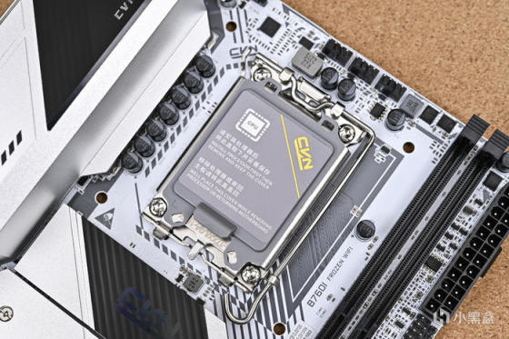 七彩虹 B760I+影驰 4070+海盗船 2000D AF RGB 装机展示