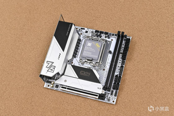 七彩虹 B760I+影驰 4070+海盗船 2000D AF RGB 装机展示